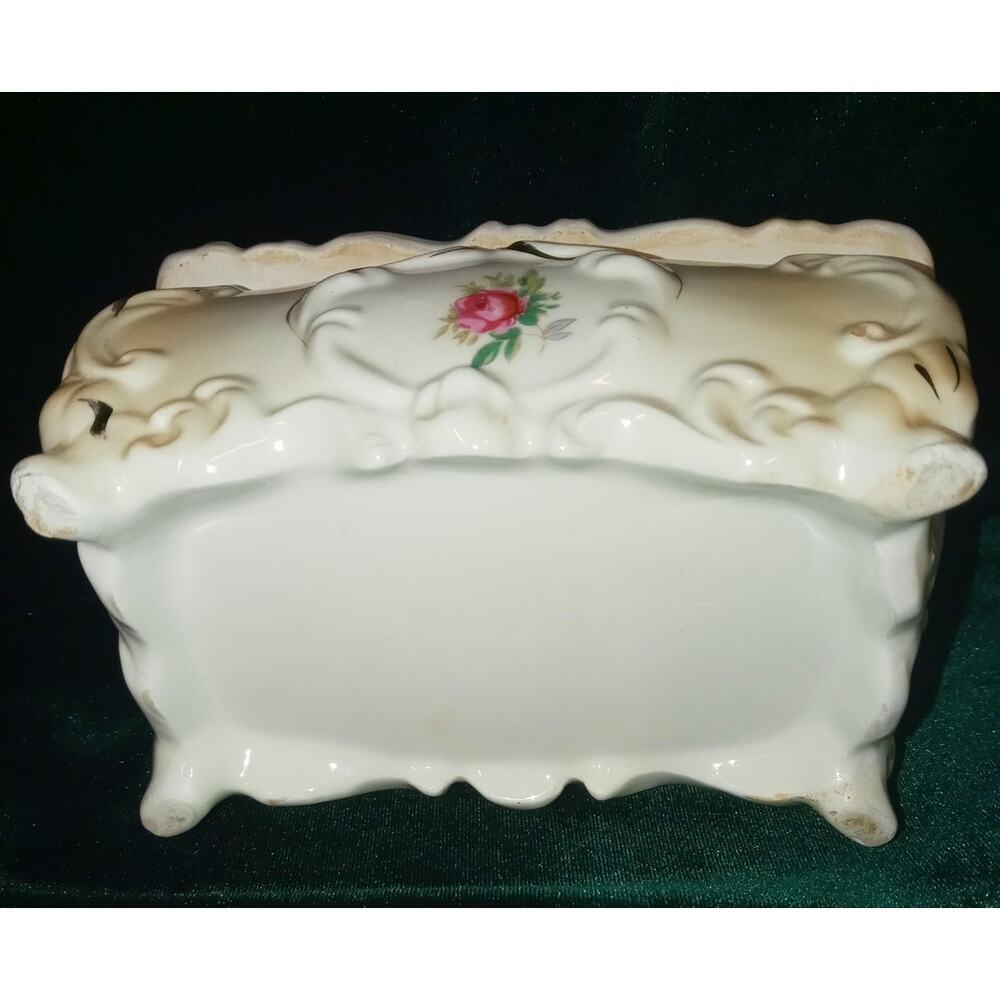 Vintage Royal Sealy Trinket Box Victorian Couple Man Woman Cream Gold Tone Trim - Picture 8 of 9